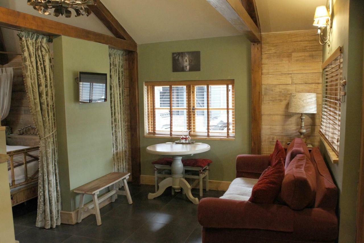 The Devils Cradle Hotel Farnham  Buitenkant foto