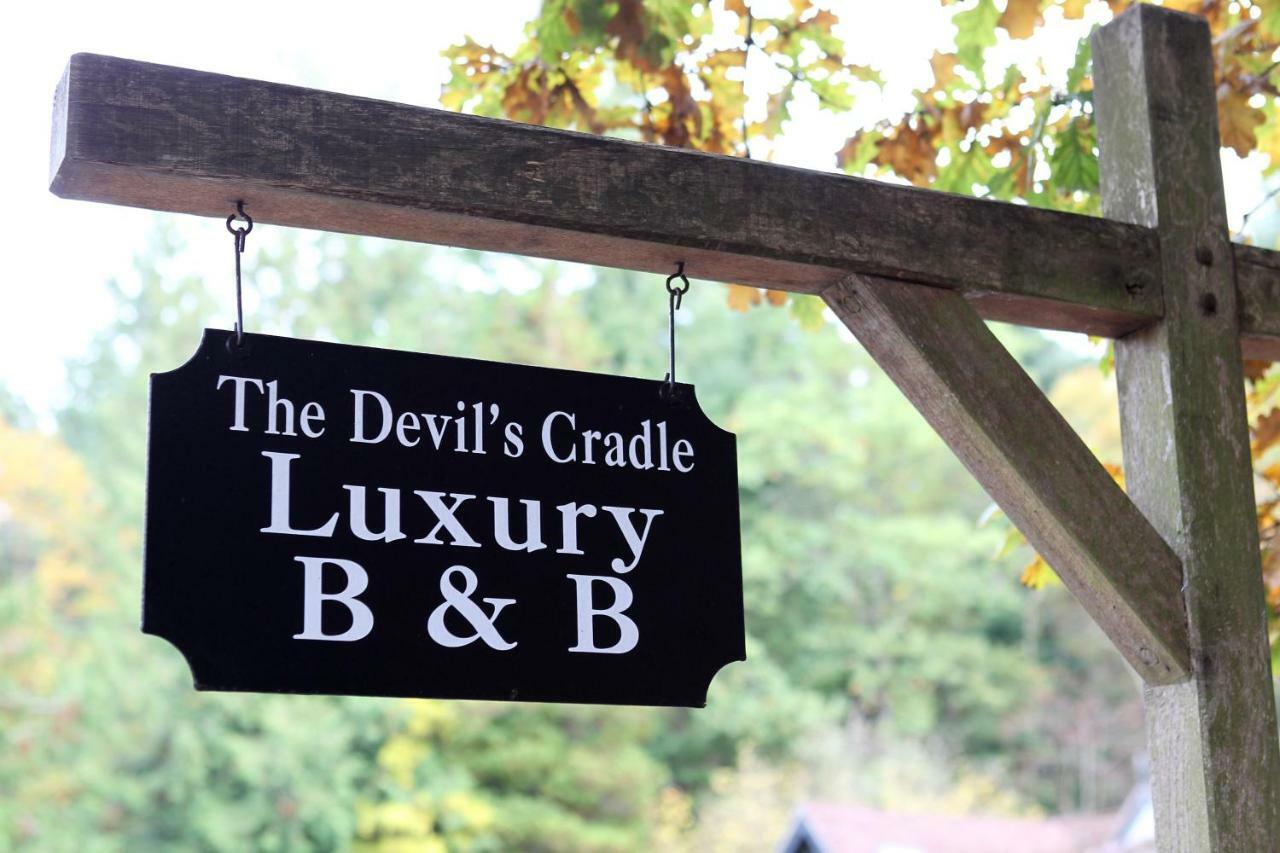 The Devils Cradle Hotel Farnham  Buitenkant foto
