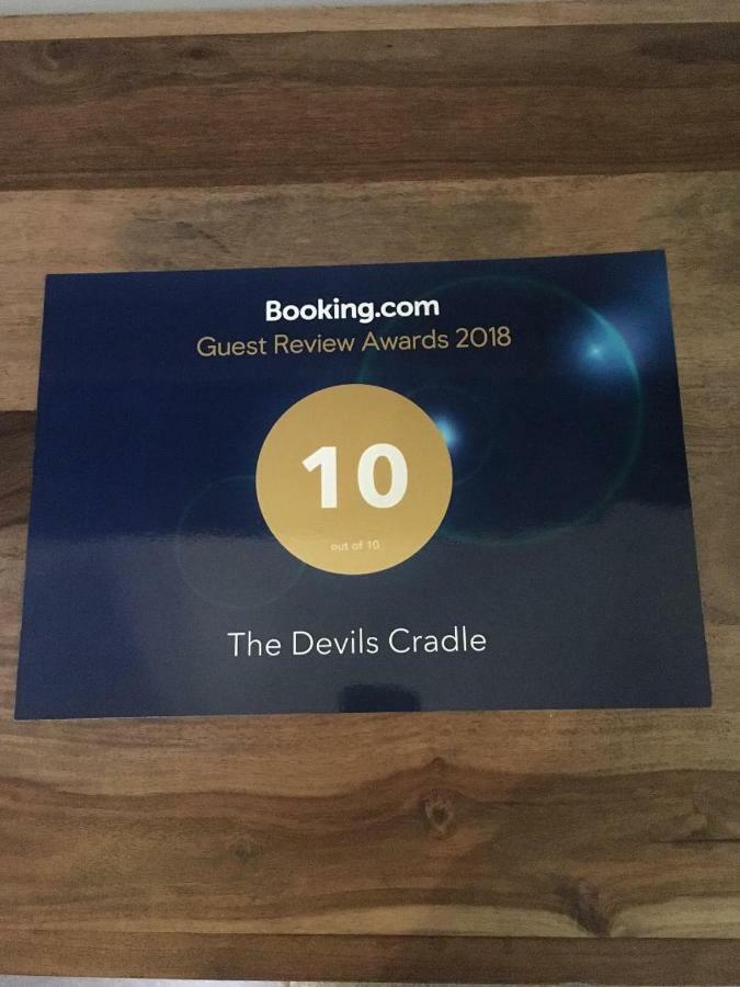 The Devils Cradle Hotel Farnham  Buitenkant foto